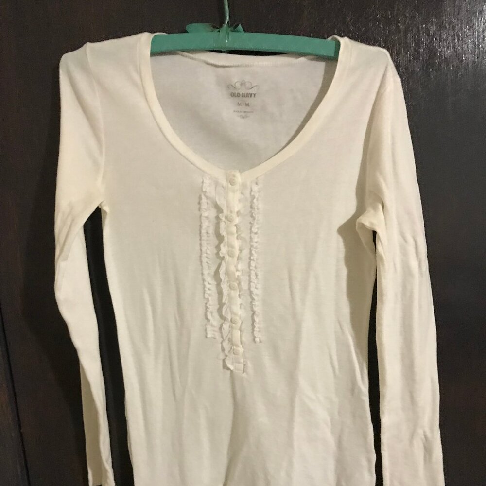 Old Navy Ladies Long Sleeve White Top $5.00 AS AN ADD ON